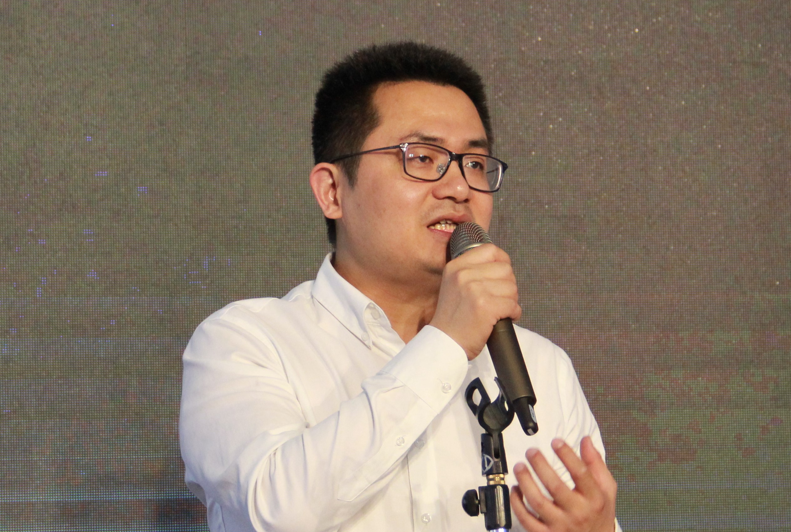 专访深圳飞扬总经理邬茳：引领美缝行业进入4.0时代