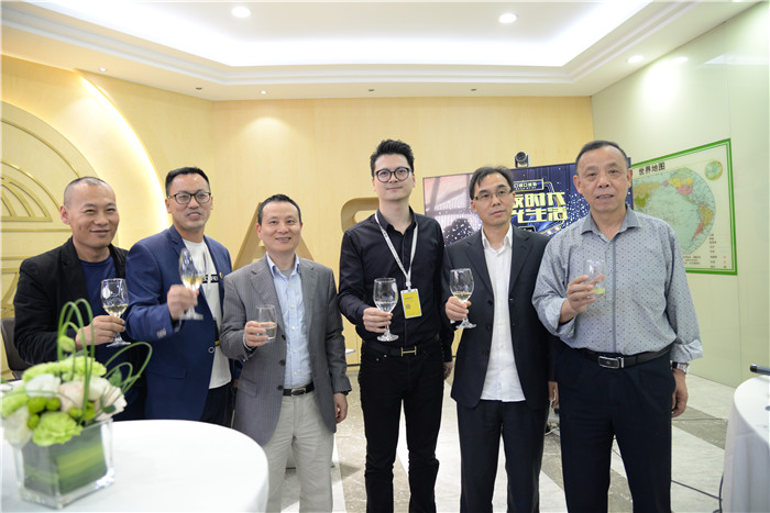亚细亚媒体之夜 | 为最亲爱的朋友干杯，私享派对时光
