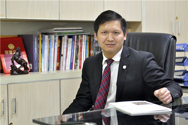 博览勤习远见远方——记书法家曾星亮