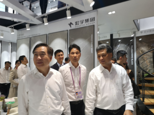 广东省委书记李希视察宏宇集团广交会展位