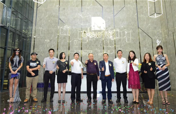 撩拨感官的极简美学，演绎真正的低奢风尚