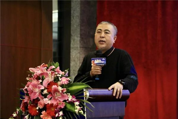 卡米亚“两会”权威解读：一听二看三学习