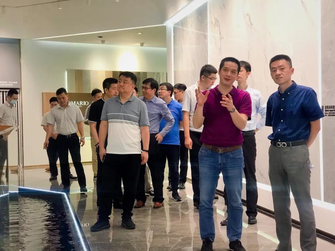 居然之家考察团莅临罗马利奥磁砖参观交流