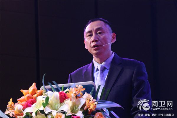 图三：金意陶集团副总经理兼国内营销中心总经理 胡杰演讲.jpg