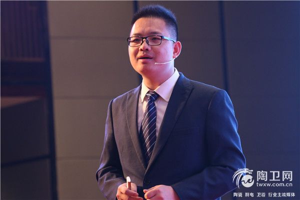 图四：金意陶国内营销中心副总经理兼国内业务部总监王夏阳演讲.jpg