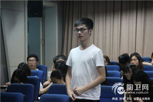 学生代表提问3_副本.jpg