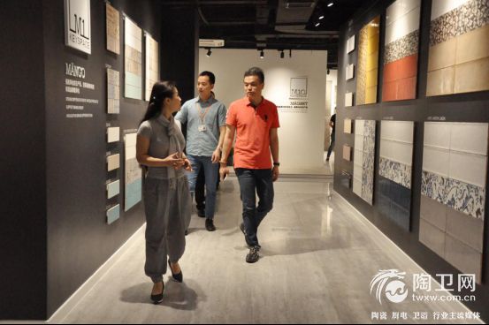 5.9李红老师来鉴赏517.jpg