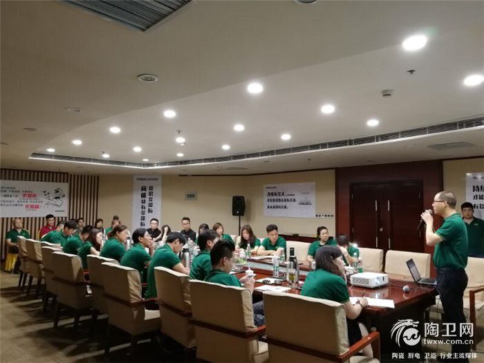 倪总发布卓远陶瓷“比一比品质”对比台应用规范与标准.jpg