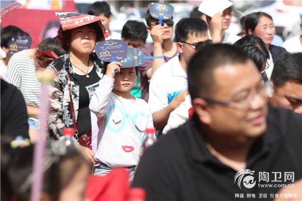 现场人头涌涌 (1).jpg
