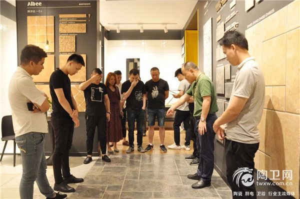 下载 (2).jpg