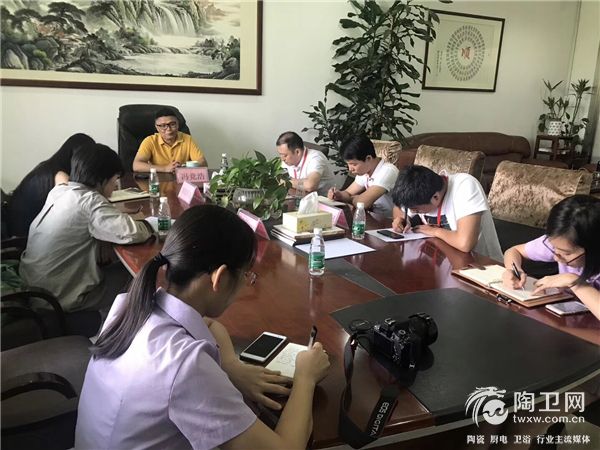 媒体交流现场.jpg