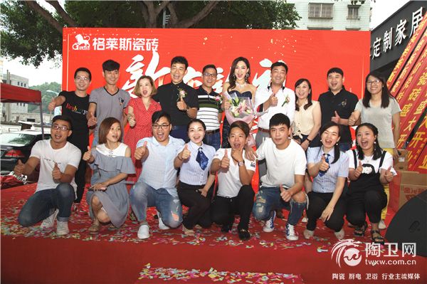 团队合照 (1).jpg