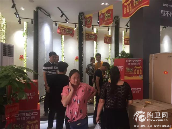 大板初现宜章，澳翔瓷砖瞩目开业304.png