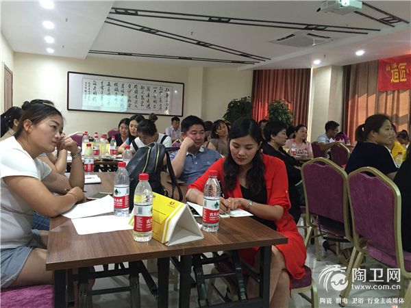 学员认真听课 (4).jpg