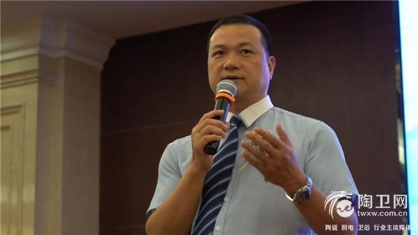 新明珠陶瓷集团第三营销中心总经理、格莱斯瓷砖品牌总经理黎汝让.jpg