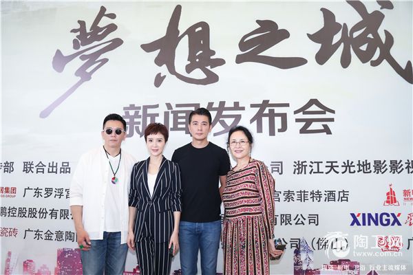 （左起）主演温兆伦、金巧巧、保剑锋、宋晓英.jpg