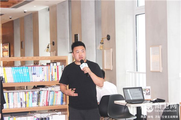 李育.JPG