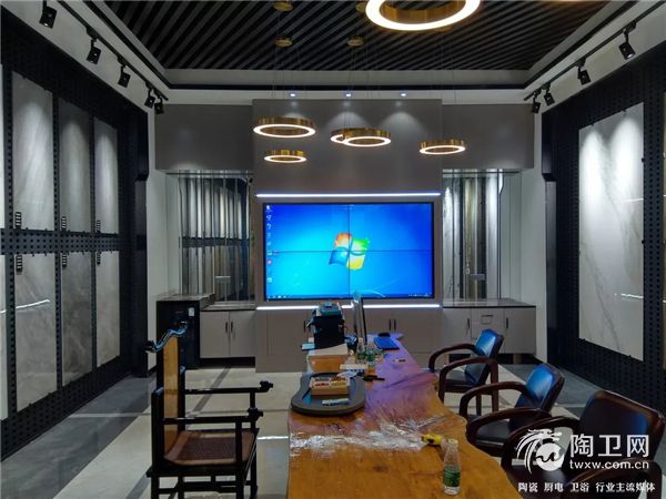黑白基调设计2.webp.jpg