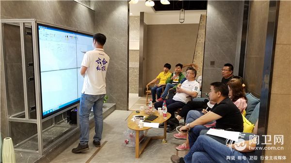 格莱斯瓷砖推广部主管曹健辉 (2).jpg