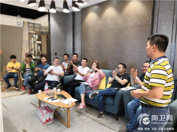 格莱斯瓷砖西北大区经理黄细辉 (2).jpg
