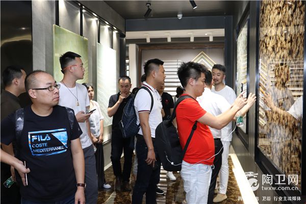 设计师大咖们参观博德展厅 (4).jpg