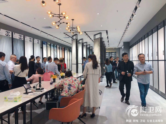 给生活加满健康能量高德国际精奢馆落成暨高德·能量砖发布会高能盛启1890.png