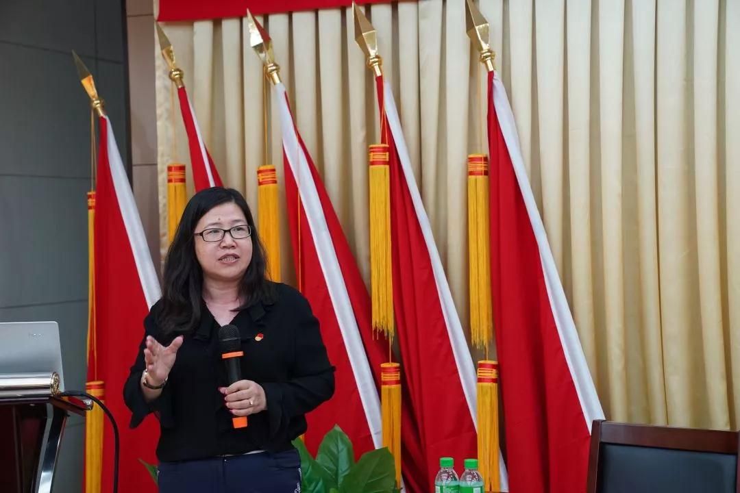 新明珠陶瓷集团主题教育专题党课开讲了5.jpg