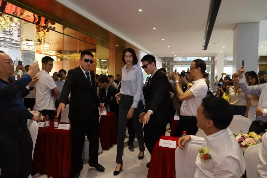 火爆出圈，冠星王陶瓷再次成为人气收割机2.jpg
