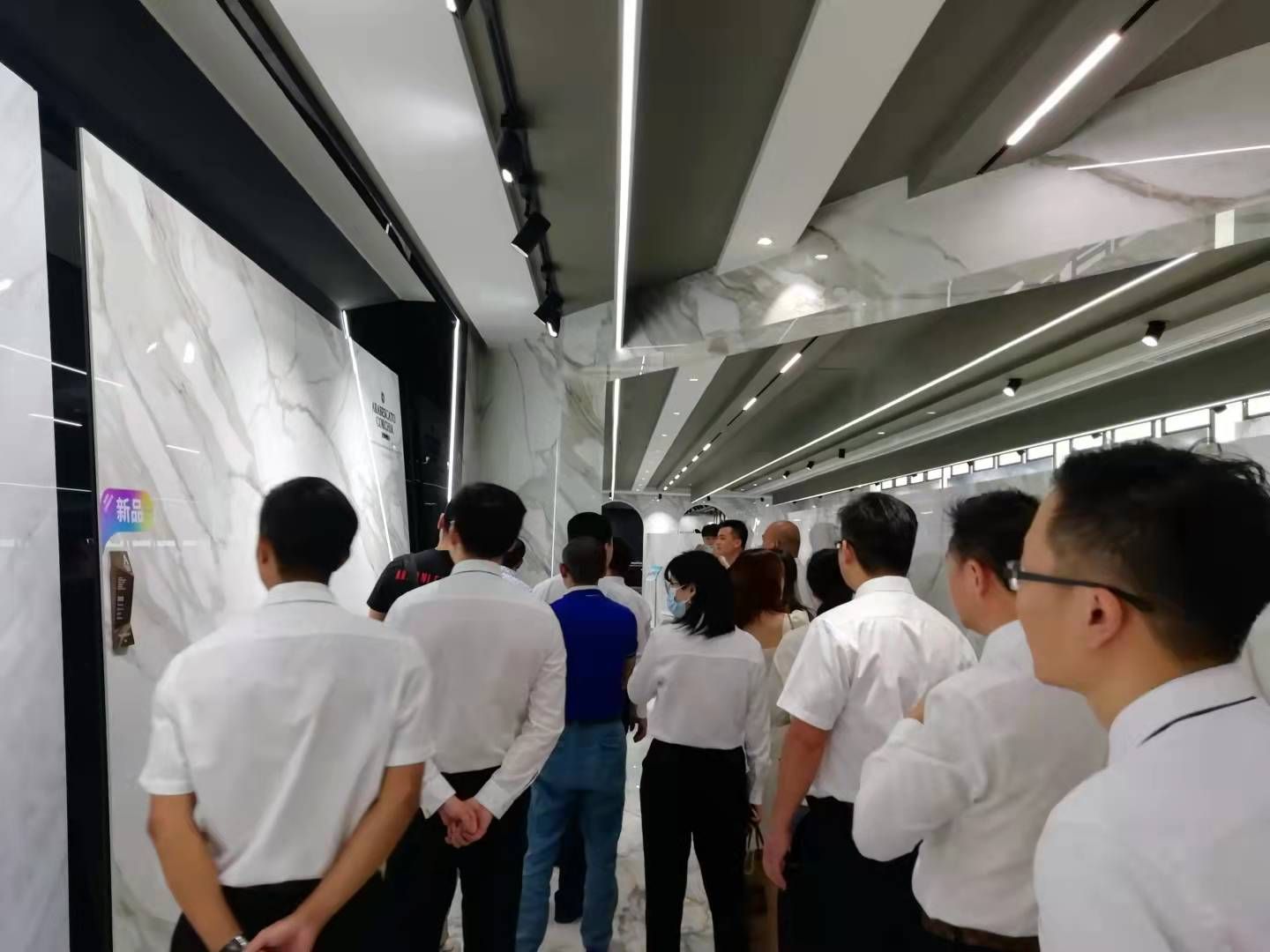 参观展厅3.jpg