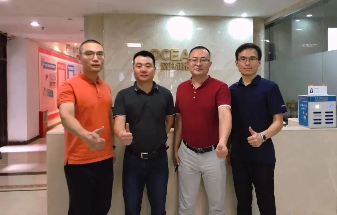 陶瓷资讯运营总监喻月明（左一）、欧神诺供应链管理中心总经理李瑶（左二）、蚁安居华南区域营销总监韩宝文（右二）、欧神诺物流管理部总监郑见（右一）.jpg