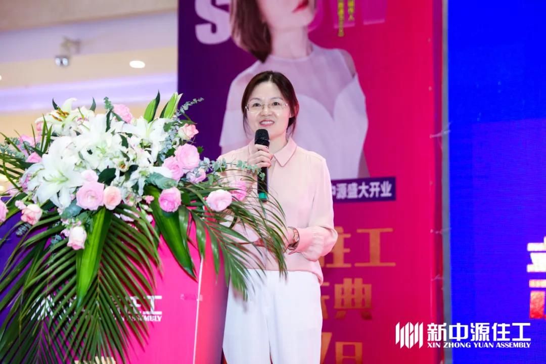 重庆三峡民营企业商会执行会长雷秀君.jpg