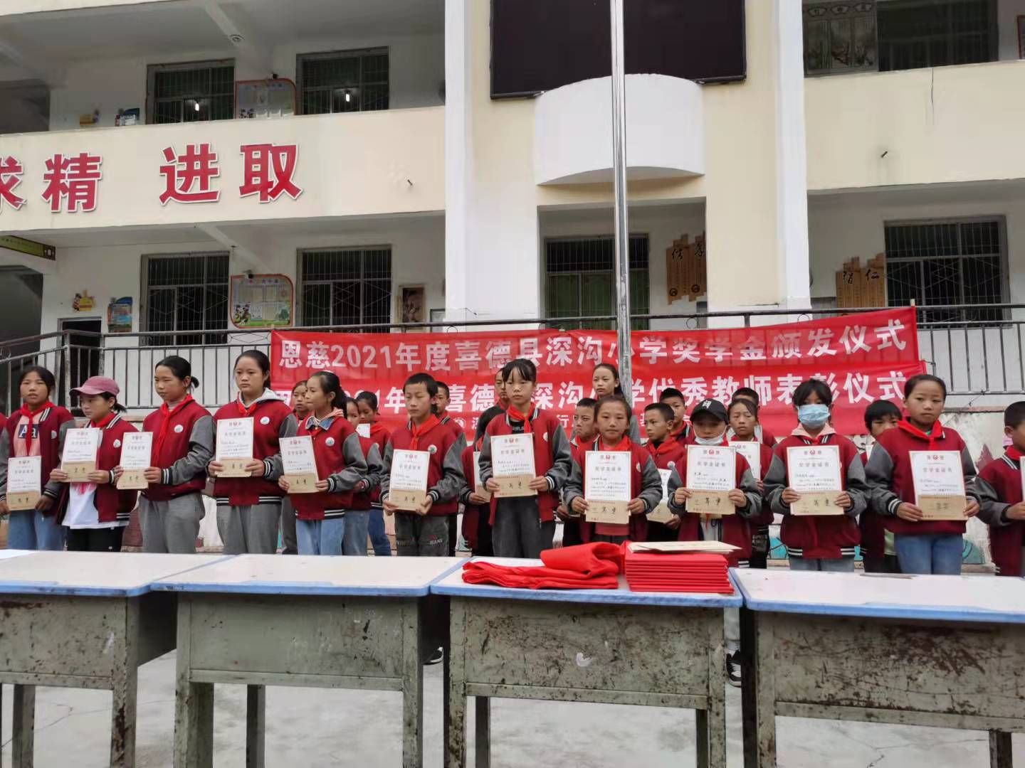 助力人才培养，卫浴行业代表捐资助学 (2).jpg
