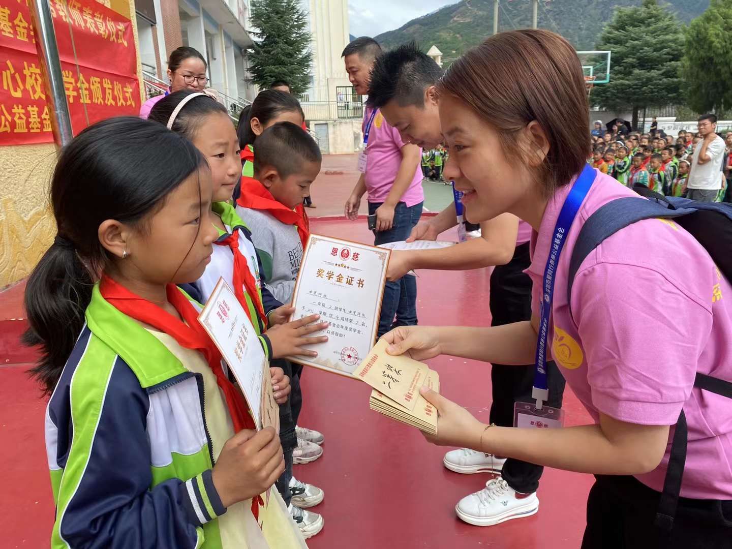 助力人才培养，卫浴行业代表捐资助学 (4).jpg