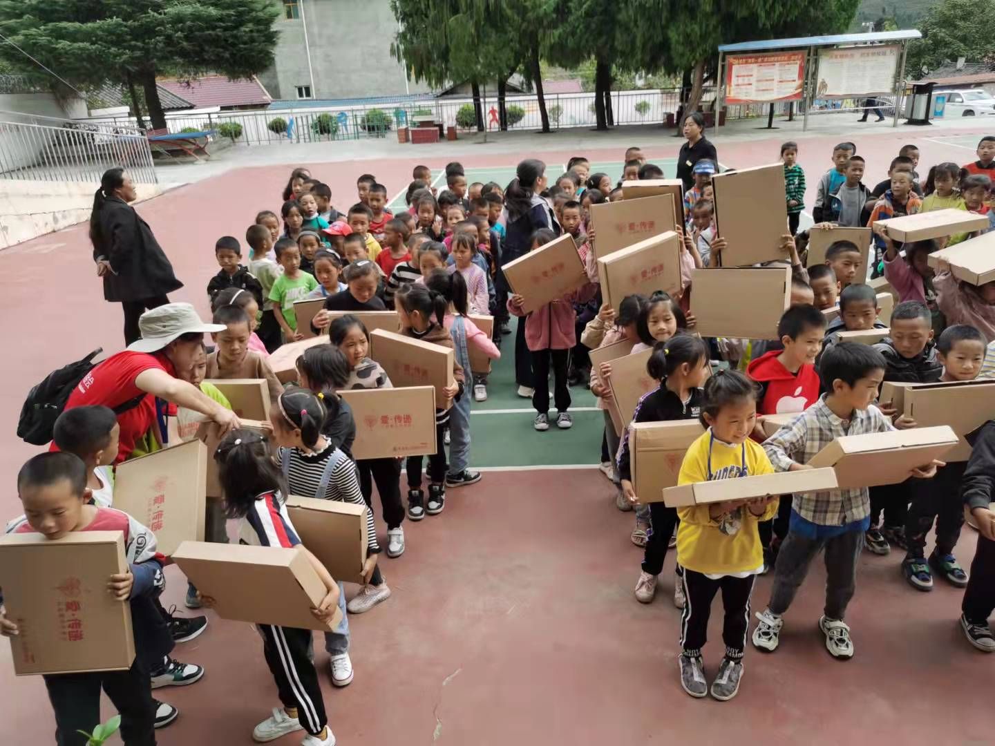 助力人才培养，卫浴行业代表捐资助学 (3).jpg
