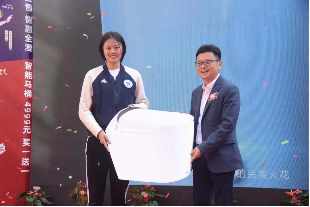 女排空降惠达卫浴江阴金三角旗舰店6.jpg