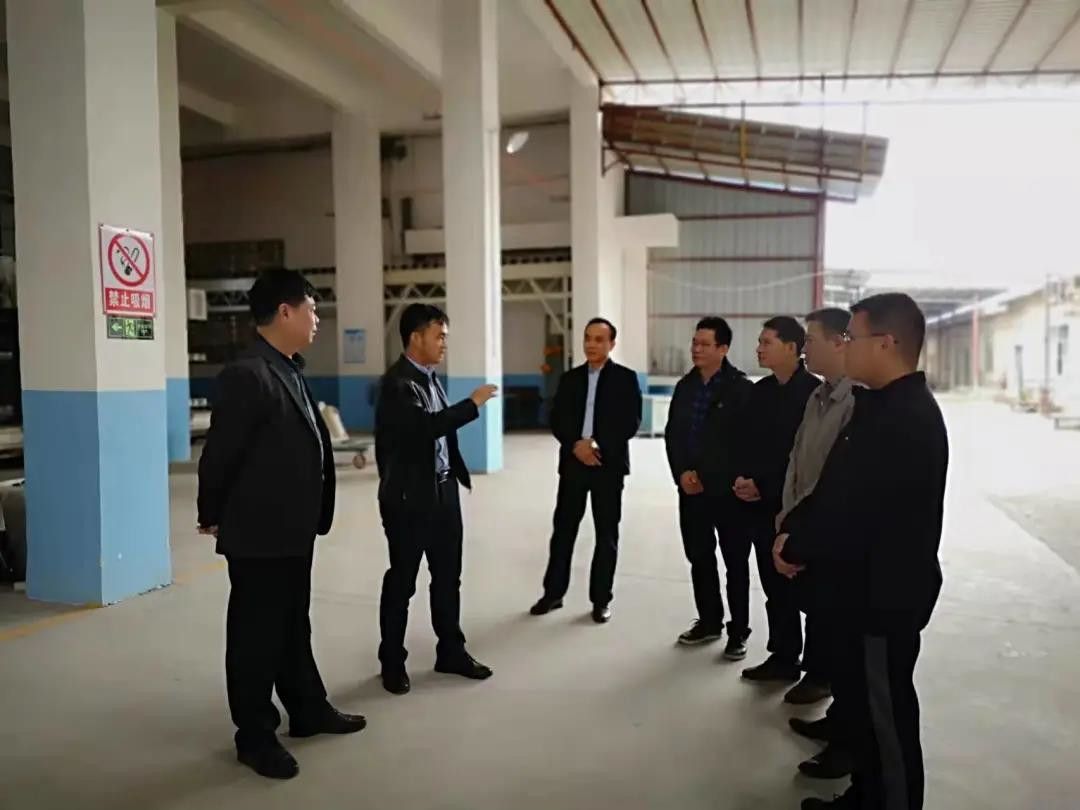 中共宾阳县委常委、组织部长谢欢一行深入广西美洁卫浴走访调研4.jpg
