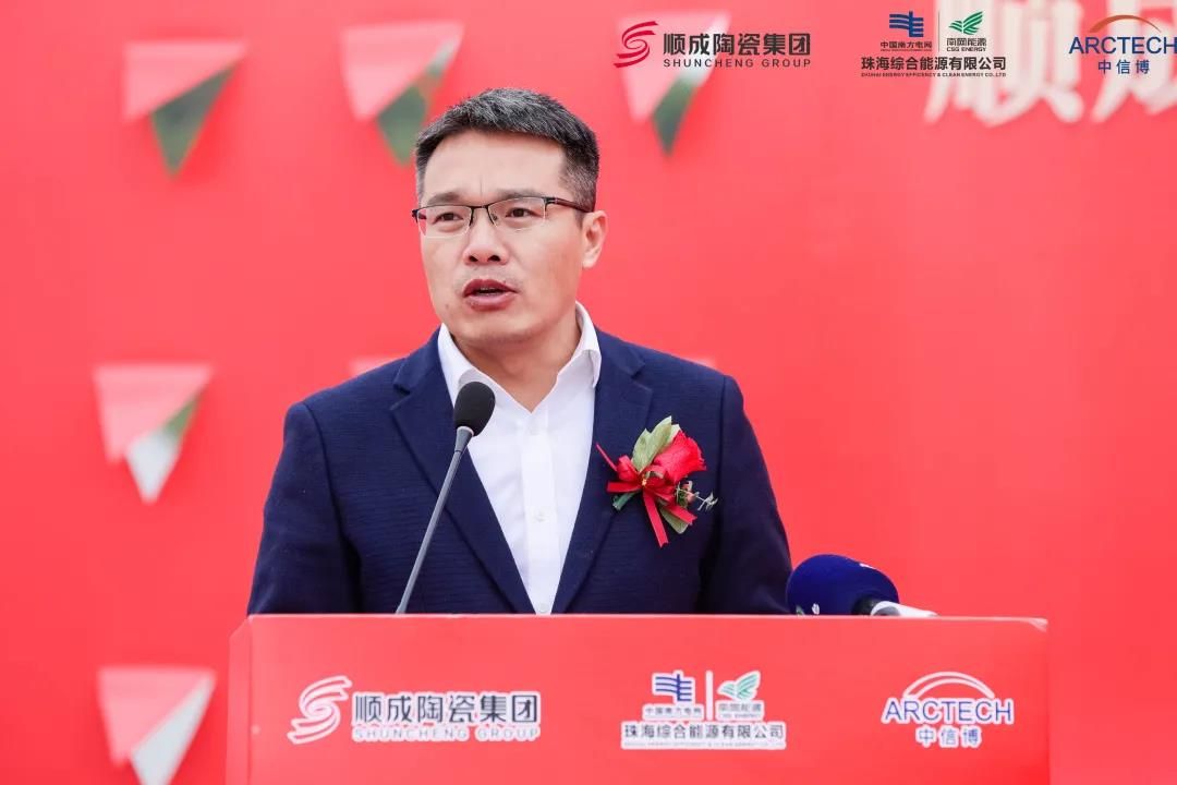 明城镇镇长  陈文龙.jpg