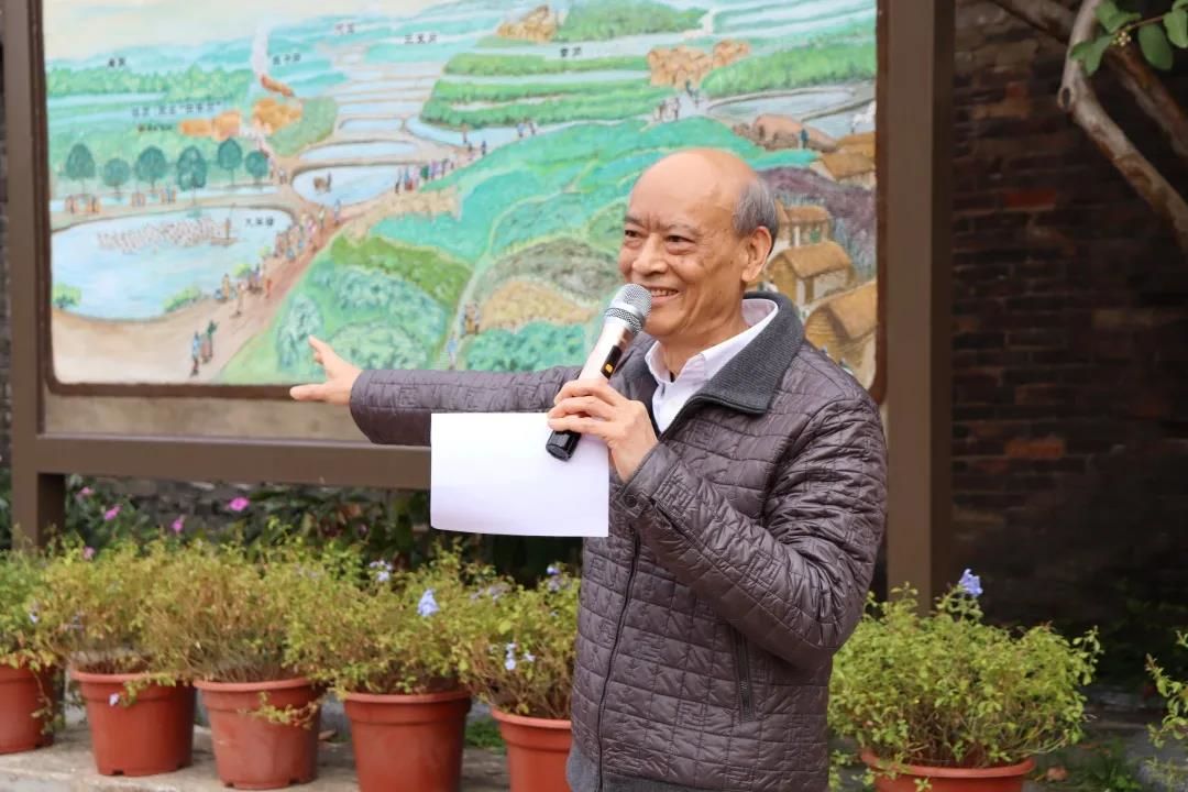 欧总现场讲解《石湾古地貌图》&《石湾古今对照图》瓷板雕刻画.jpg