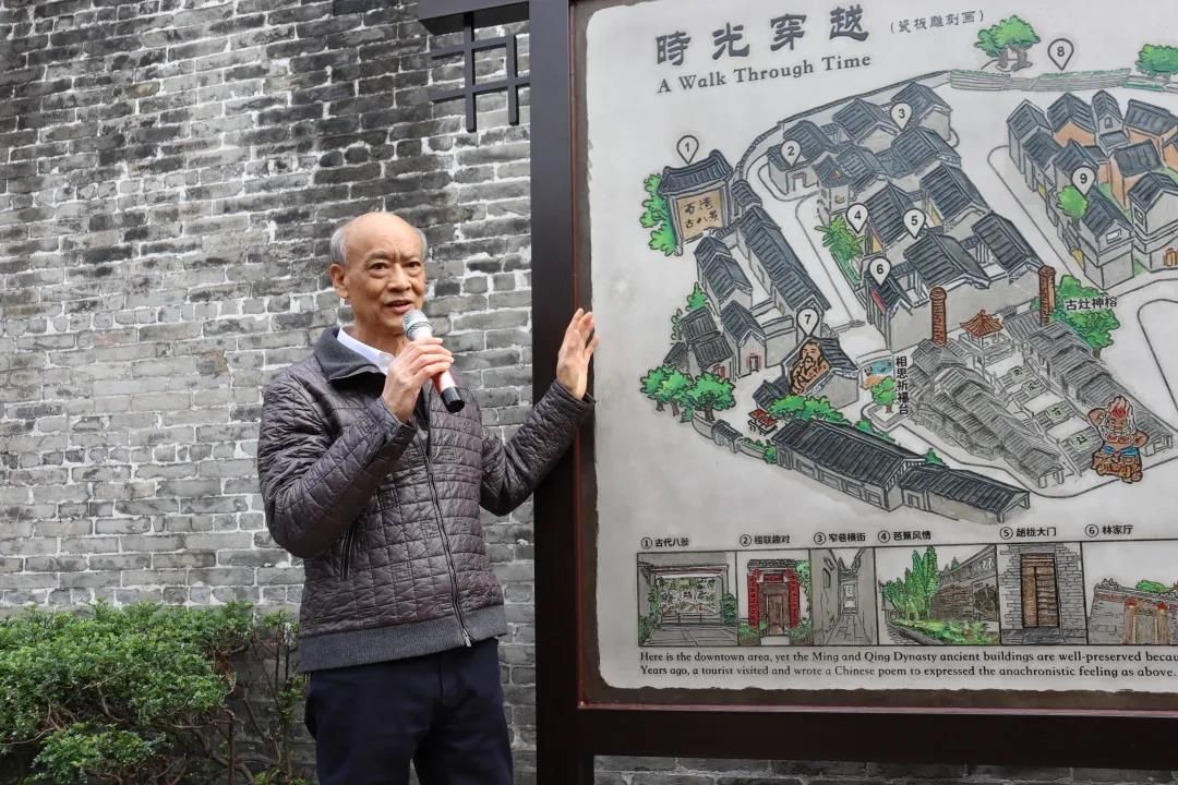 欧总现场讲解《时光穿越》瓷板雕刻画.jpg