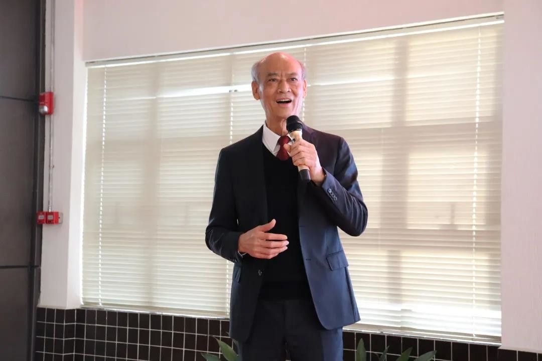 宏宇集团顾问欧家瑞现场背诵《宏宇赋》.jpg