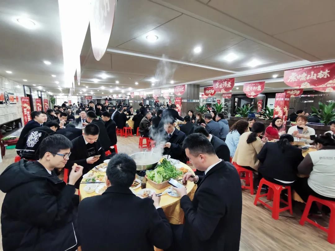 团团圆圆开年饭.jpg
