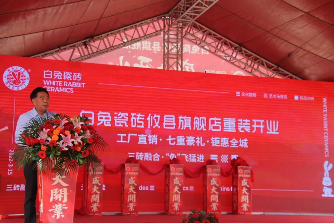 黄英明董事长.jpg