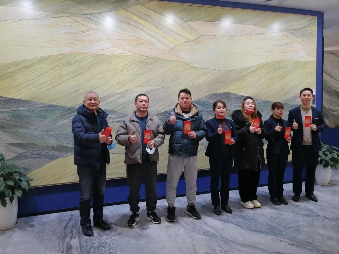 南京简一品牌服务商韩锋（左一）及其团队.jpg
