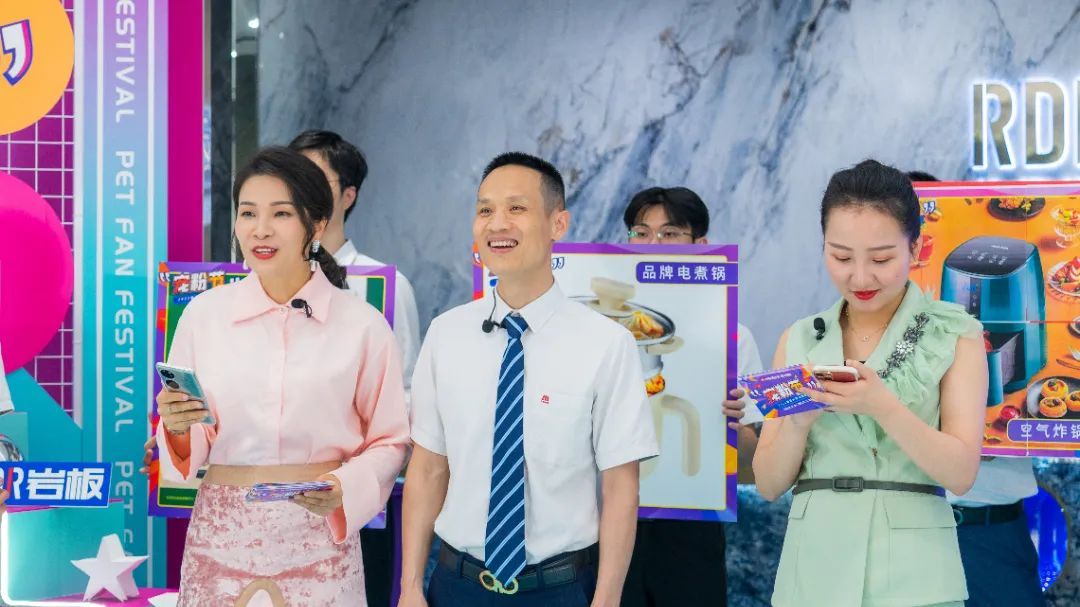 中：利家居品牌副总经理潘敬伟.jpg