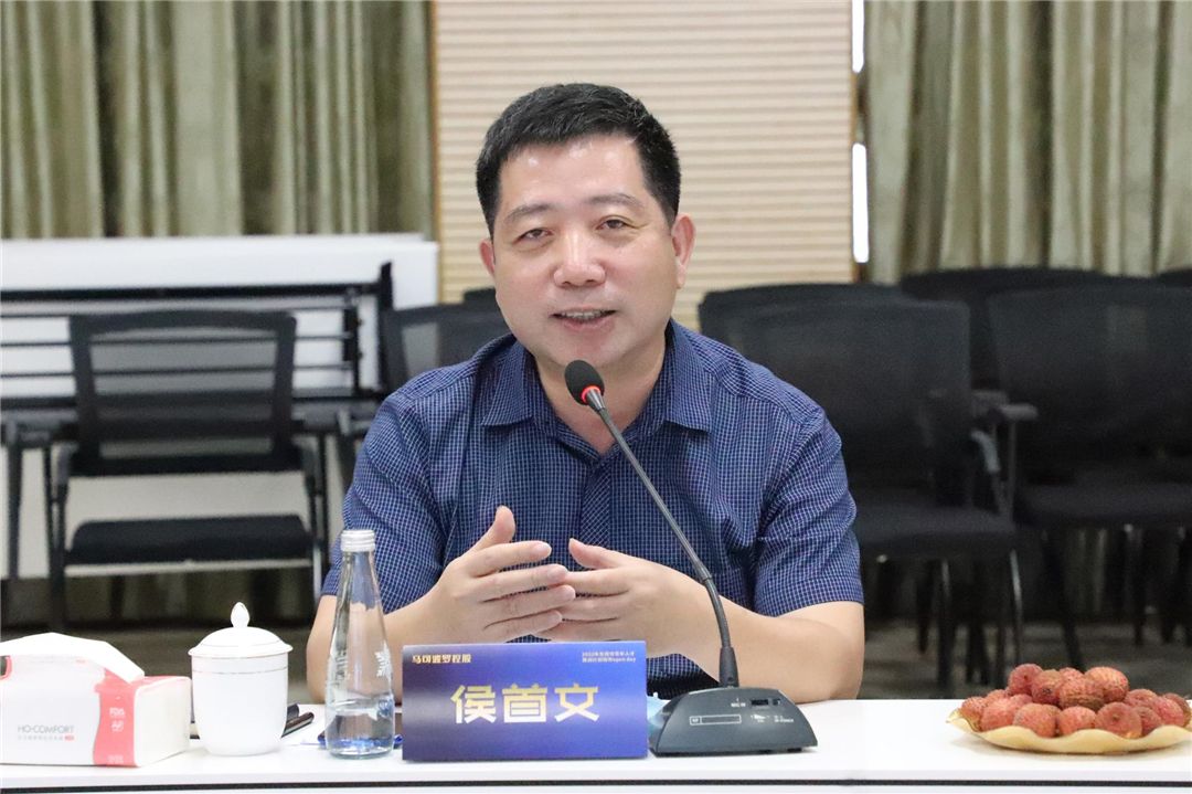 东莞市人力资源和社会保障局四级调研员侯首文.jpg