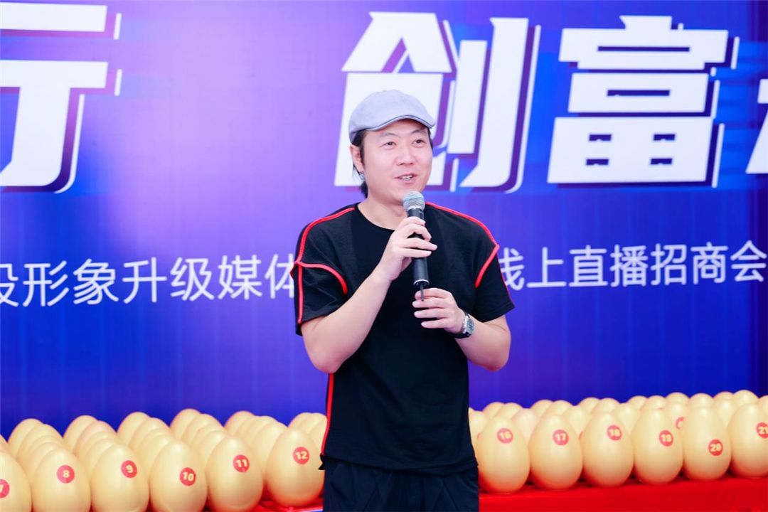 意大利米兰国际设计师俱乐部中国华南区秘书长焉莫.jpg